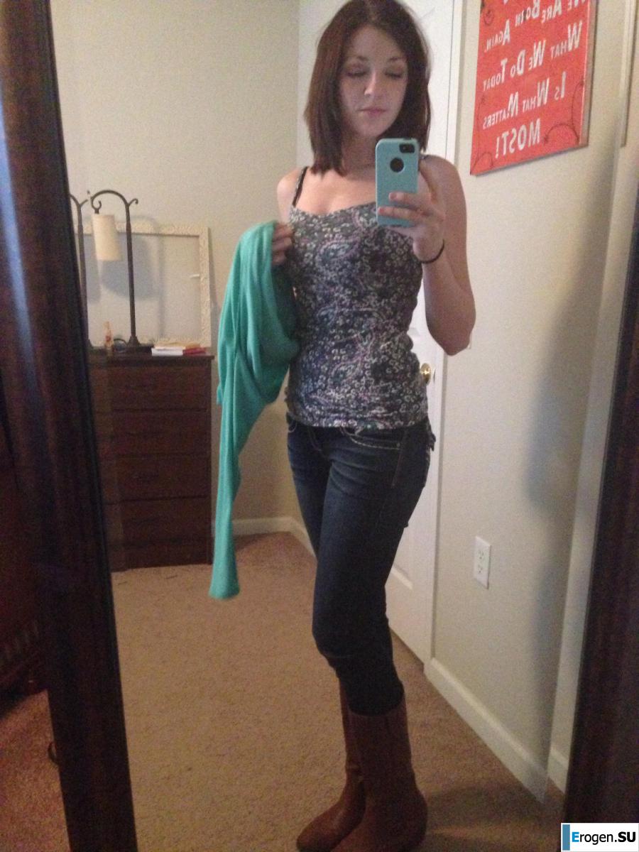 The cheerful young lady makes her selfie. Photo 22