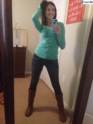 The cheerful young lady makes her selfie. Thumb 32