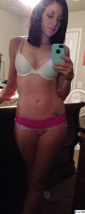 The cheerful young lady makes her selfie. Thumb 50