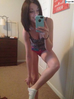 The cheerful young lady makes her selfie. Thumb 52