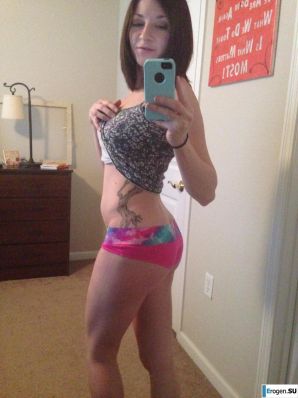 The cheerful young lady makes her selfie. Thumb 56