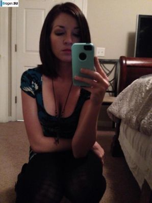 The cheerful young lady makes her selfie. Thumb 58