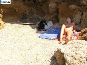 Couple on vacation. Thumb 7