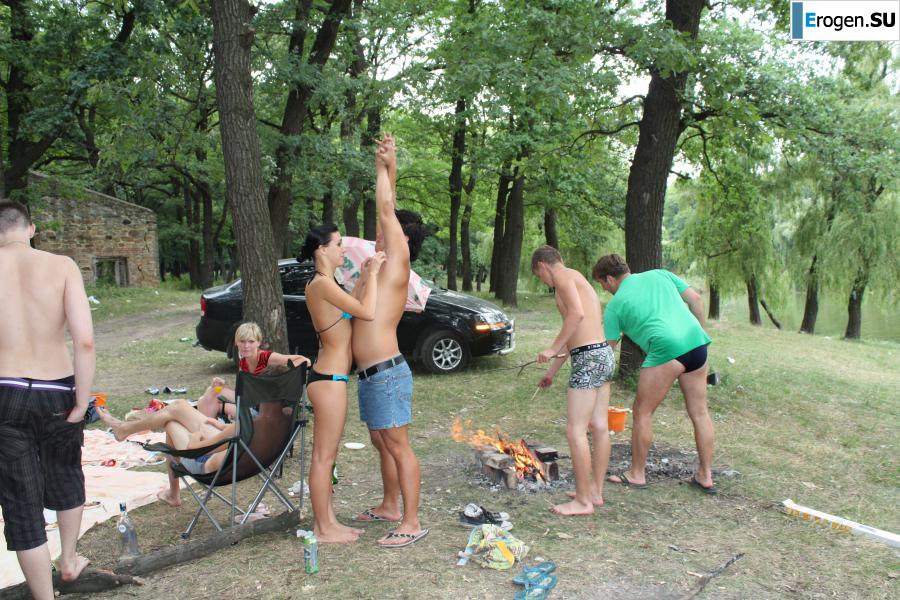 Girls walk, men walk. Photo 39