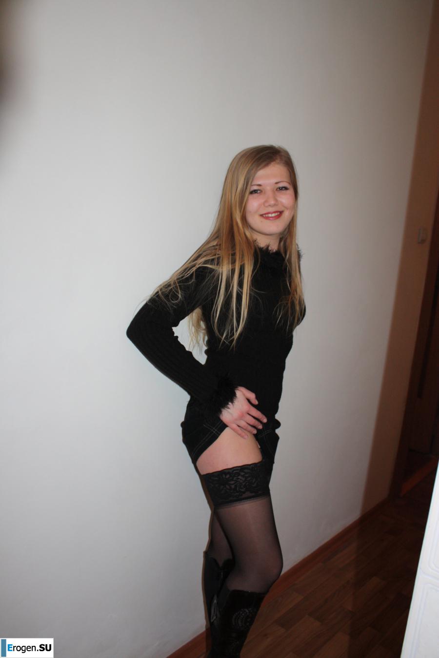 Краса на красном стуле. Фото 11