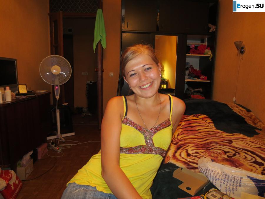 Краса на красном стуле. Фото 36