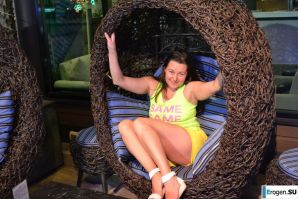 three men for a girl. Thumb 33