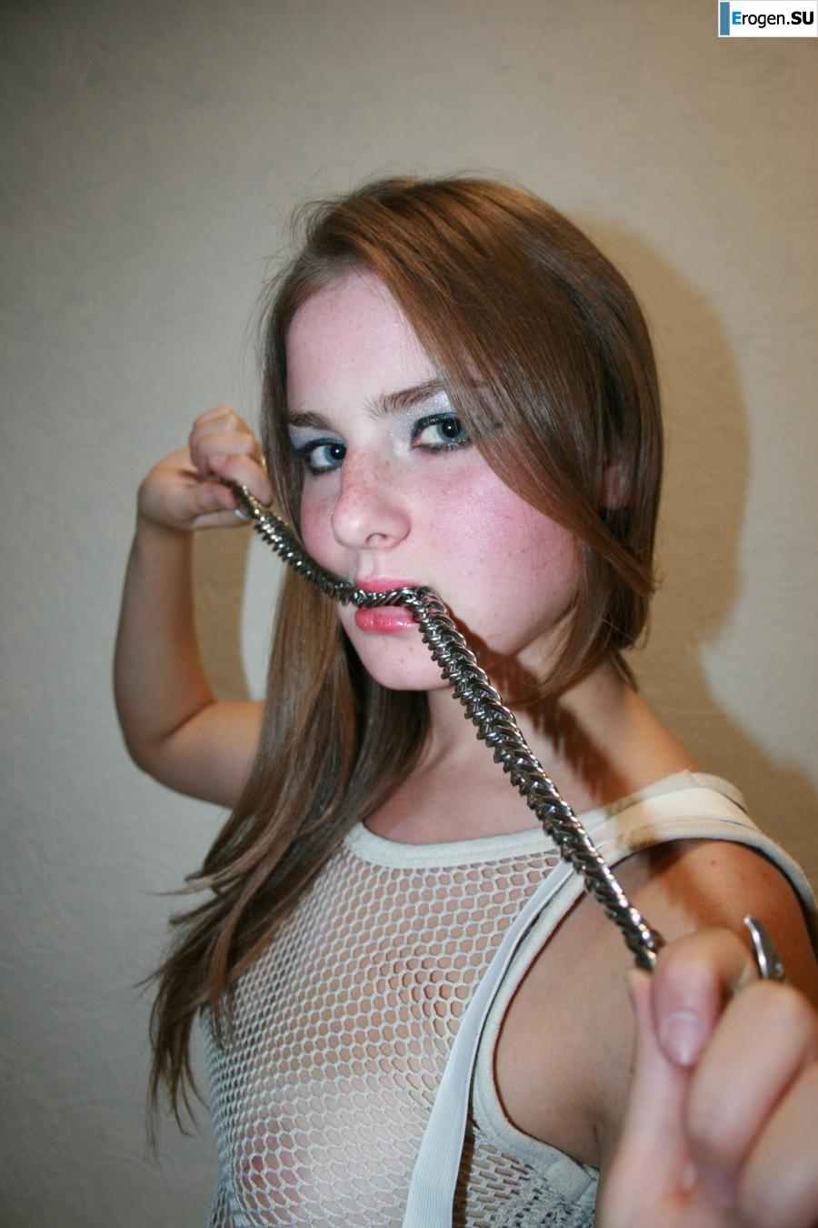 Musician in tattered tights. Photo 16