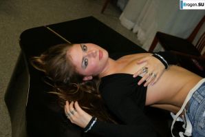 Musician in tattered tights. Thumb 13