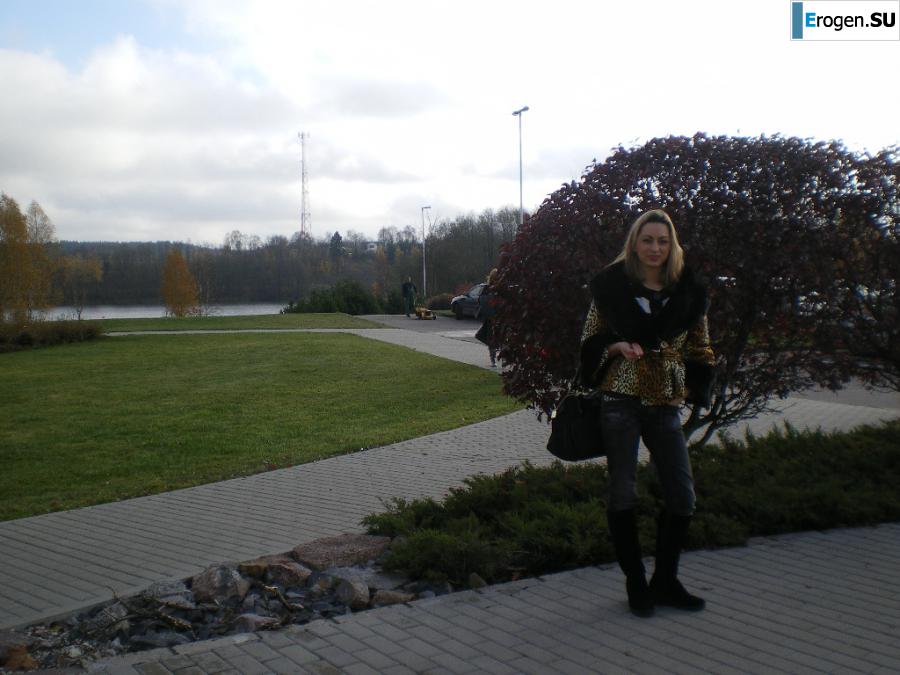 We're fooling around with girlfriends. Photo 20