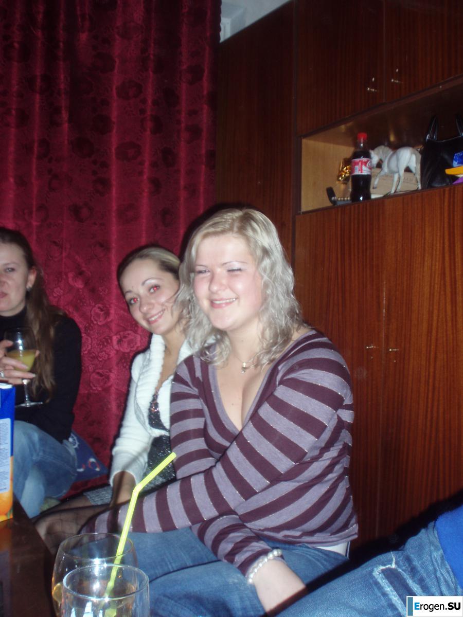 We're fooling around with girlfriends. Photo 37