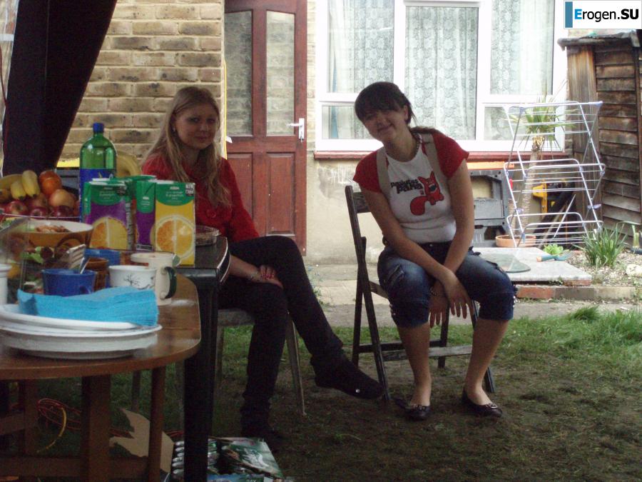 We're fooling around with girlfriends. Photo 9