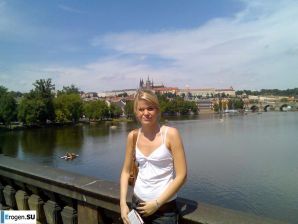 A young couple fooling around. Thumb 20