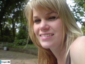 A young couple fooling around. Thumb 38