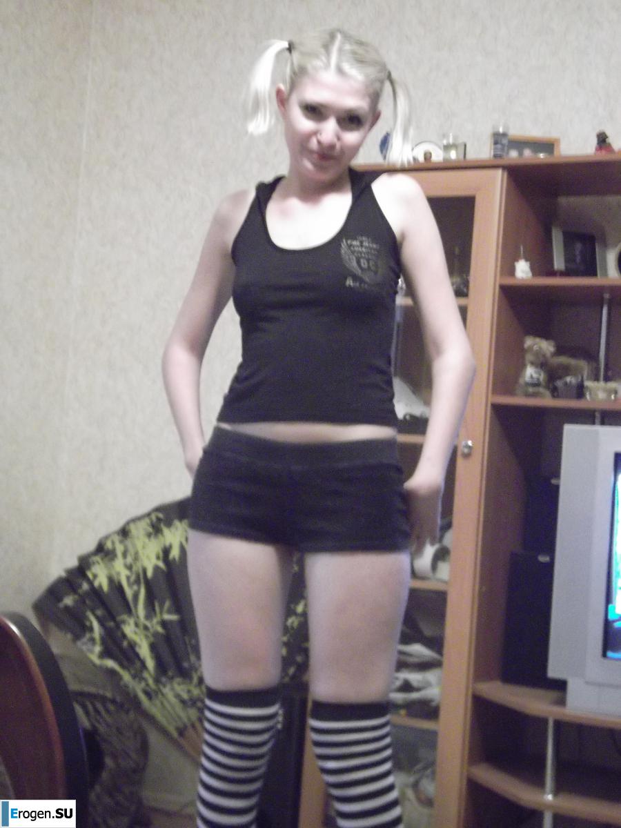 Let's pose a bit. Photo 3