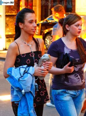 Девушки в джинсах суперстретч. Эскиз 30