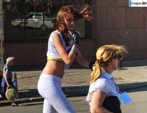 Девушки в джинсах суперстретч. Эскиз 56