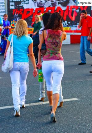 Девушки в лосинах. Эскиз 18