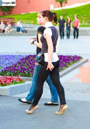 Девушки в лосинах. Эскиз 31