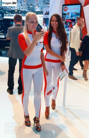 Девушки в лосинах. Эскиз 51