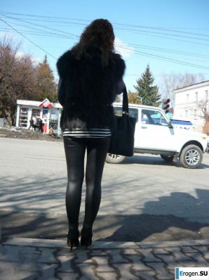 Девушки в лосинах. Эскиз 56