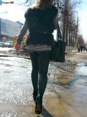 Девушки в лосинах. Эскиз 58