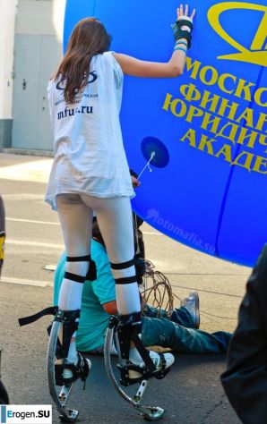 Девушки в лосинах. Эскиз 6