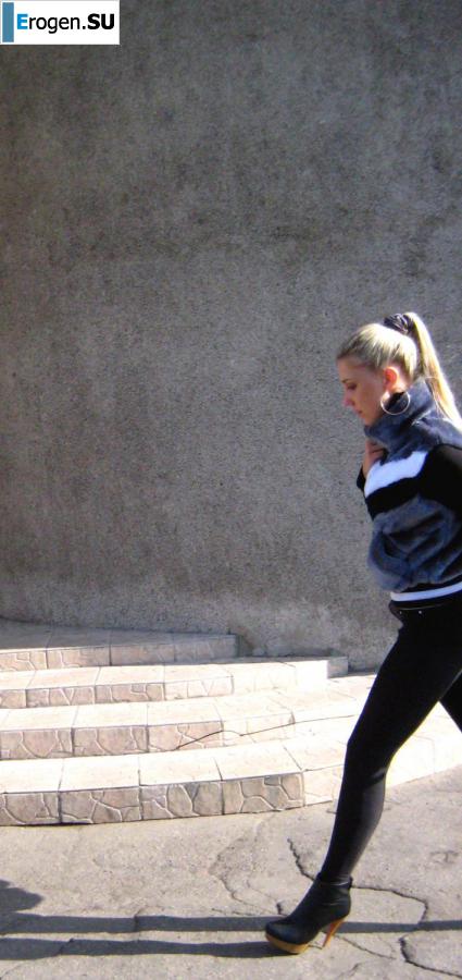 Some more girls in leggings. Photo 12