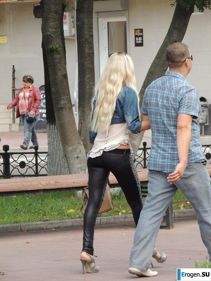 Some more girls in leggings. Photo 21