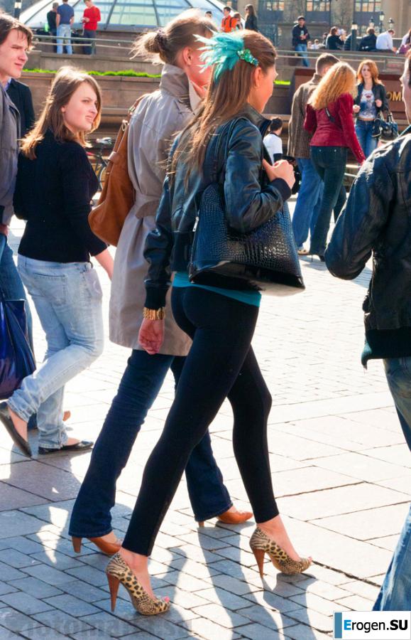 Some more girls in leggings. Photo 39