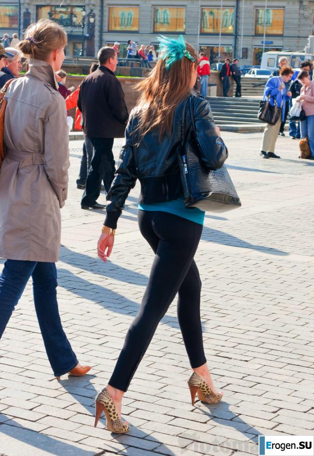 Some more girls in leggings. Photo 44