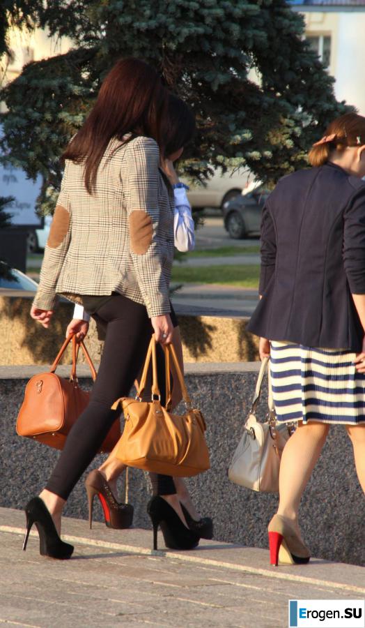 Some more girls in leggings. Photo 46