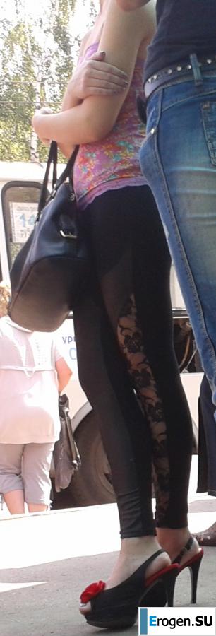 Some more girls in leggings. Photo 8