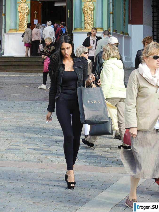 Девушки во всем самом обтягивающем. Фото 24