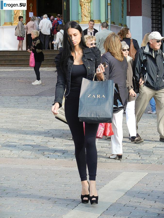 Девушки во всем самом обтягивающем. Фото 26