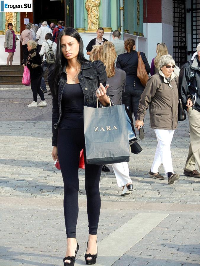 Девушки во всем самом обтягивающем. Фото 27