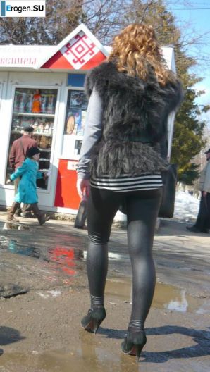 Девушки во всем самом обтягивающем. Эскиз 1