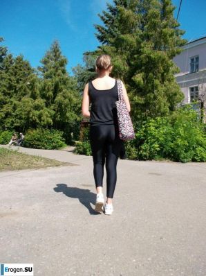 Девушки во всем самом обтягивающем. Эскиз 12