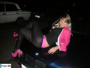 Девушки во всем самом обтягивающем. Эскиз 21