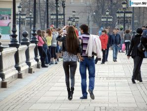 Девушки во всем самом обтягивающем. Эскиз 28