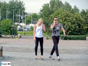 Девушки во всем самом обтягивающем. Эскиз 29