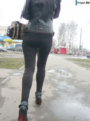 Девушки во всем самом обтягивающем. Эскиз 4