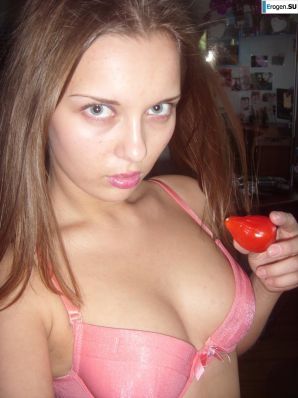 Селфи молодой художницы. Эскиз 13