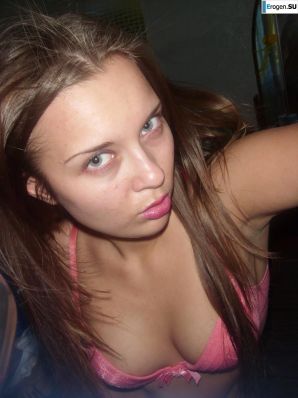 Селфи молодой художницы. Эскиз 15