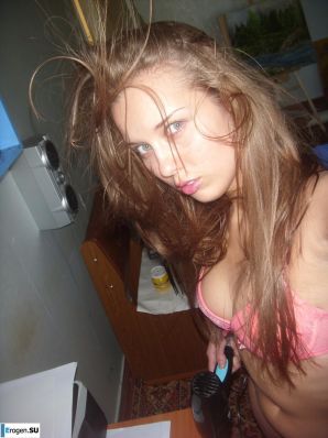 Селфи молодой художницы. Эскиз 20