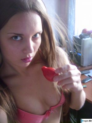 Селфи молодой художницы. Эскиз 7