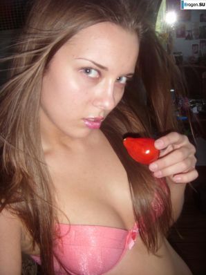 Селфи молодой художницы. Эскиз 9