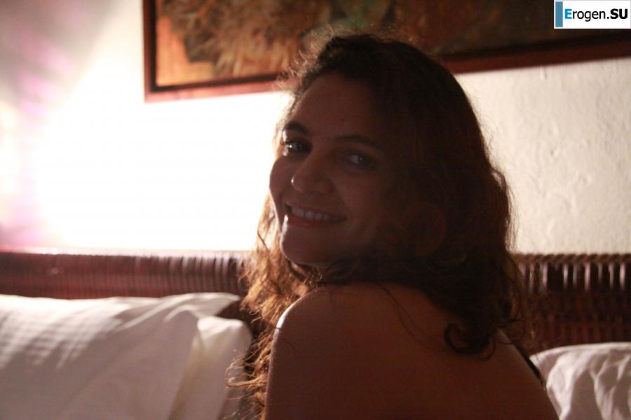 Album of the slender Italian. Photo 22