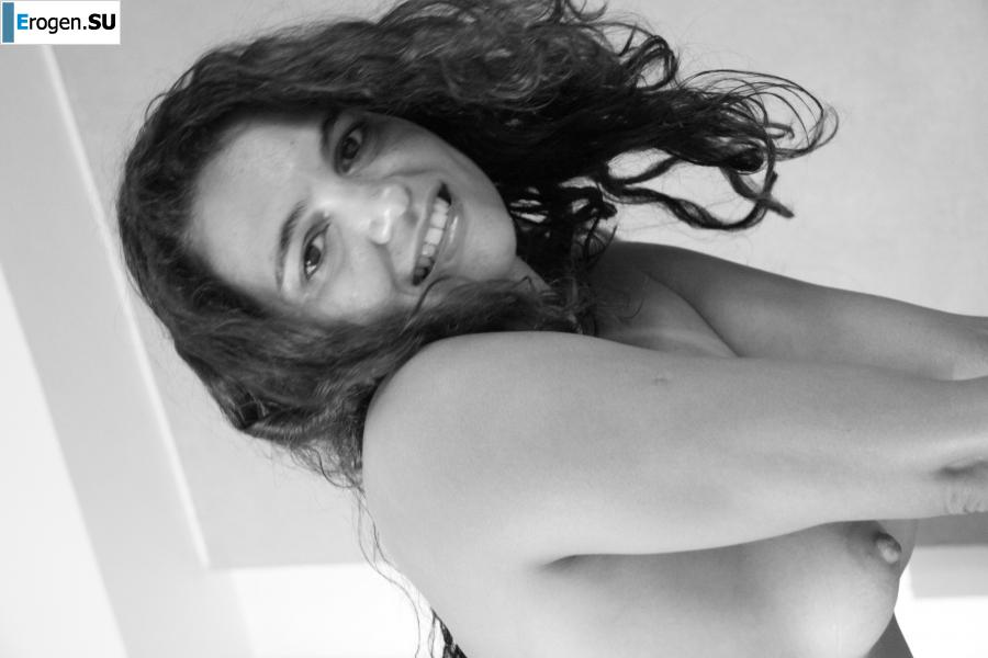 Album of the slender Italian. Photo 35