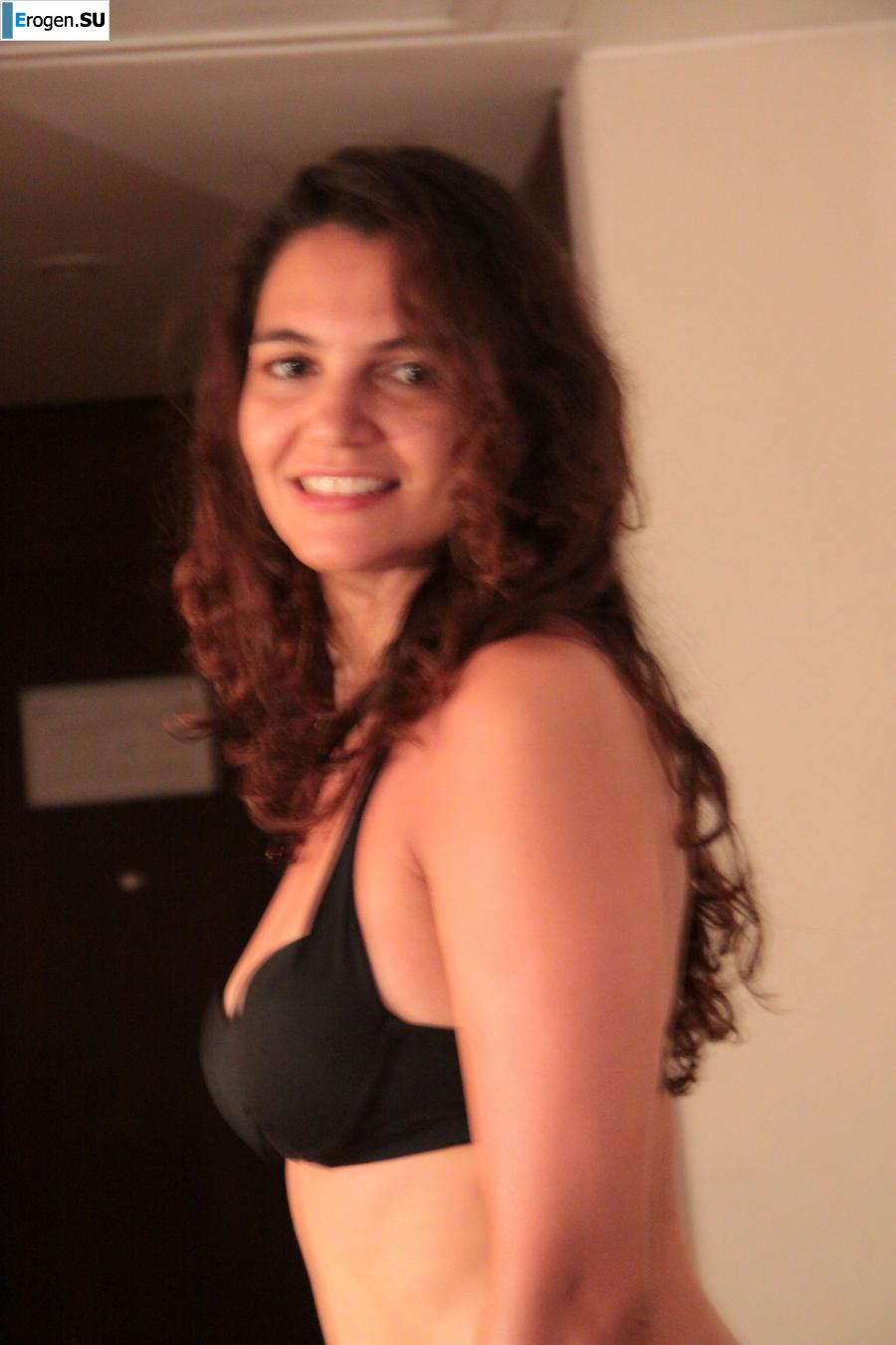 Album of the slender Italian. Photo 48